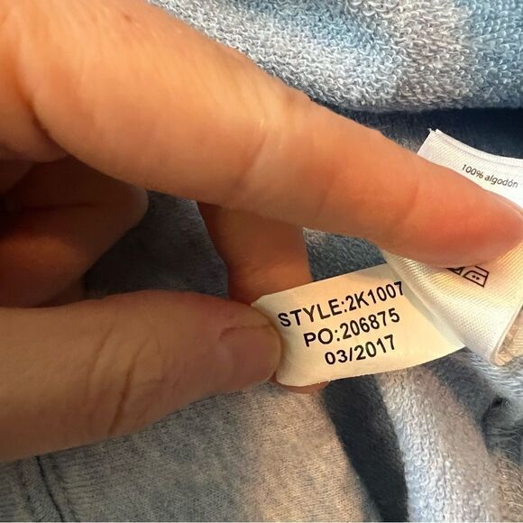 Vineyard vines light blue 1/4 zip sweater. - Picture 7 of 10